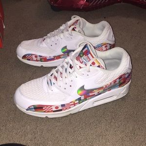 “International” Nike Air Max 90
